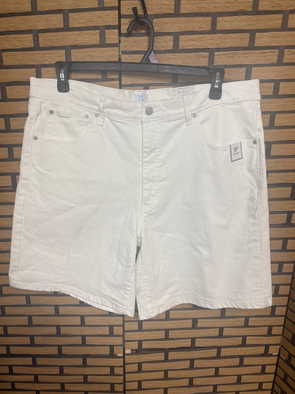 Time and tru white jean shorts size 20